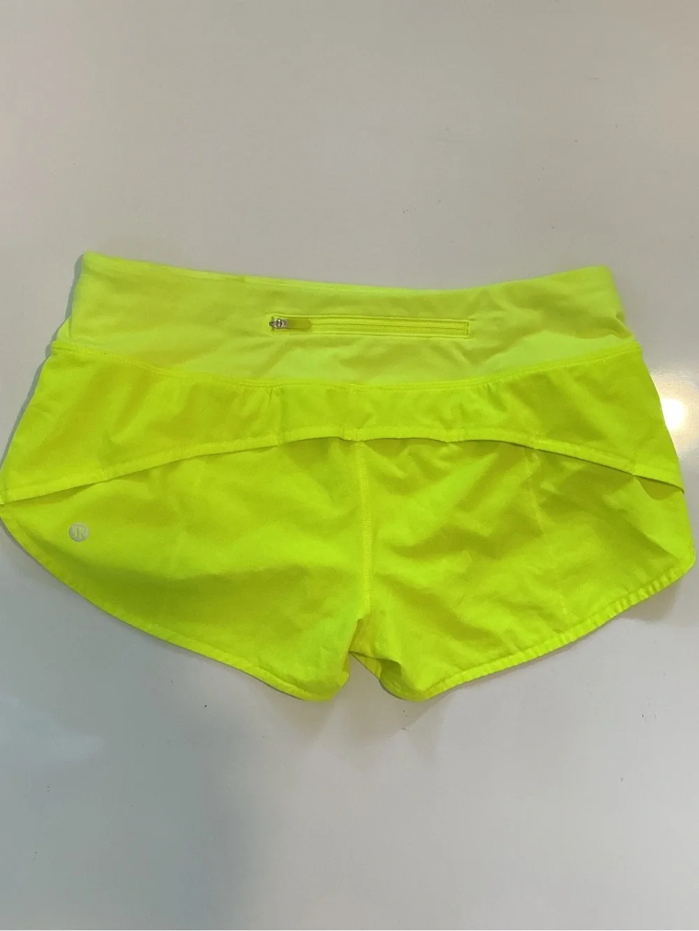 Lululemon Speed Up Low-Rise Running Shorts 2.5” Highlight Yellow Size 6 NWOT